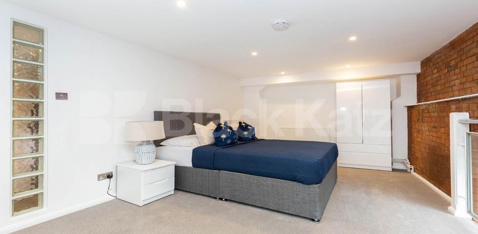 			WAREHOUSE CONVERSION , 1 Bedroom, 1 bath, 1 reception Apartment			 Dove Road, CANONBURY-ISLINGTON